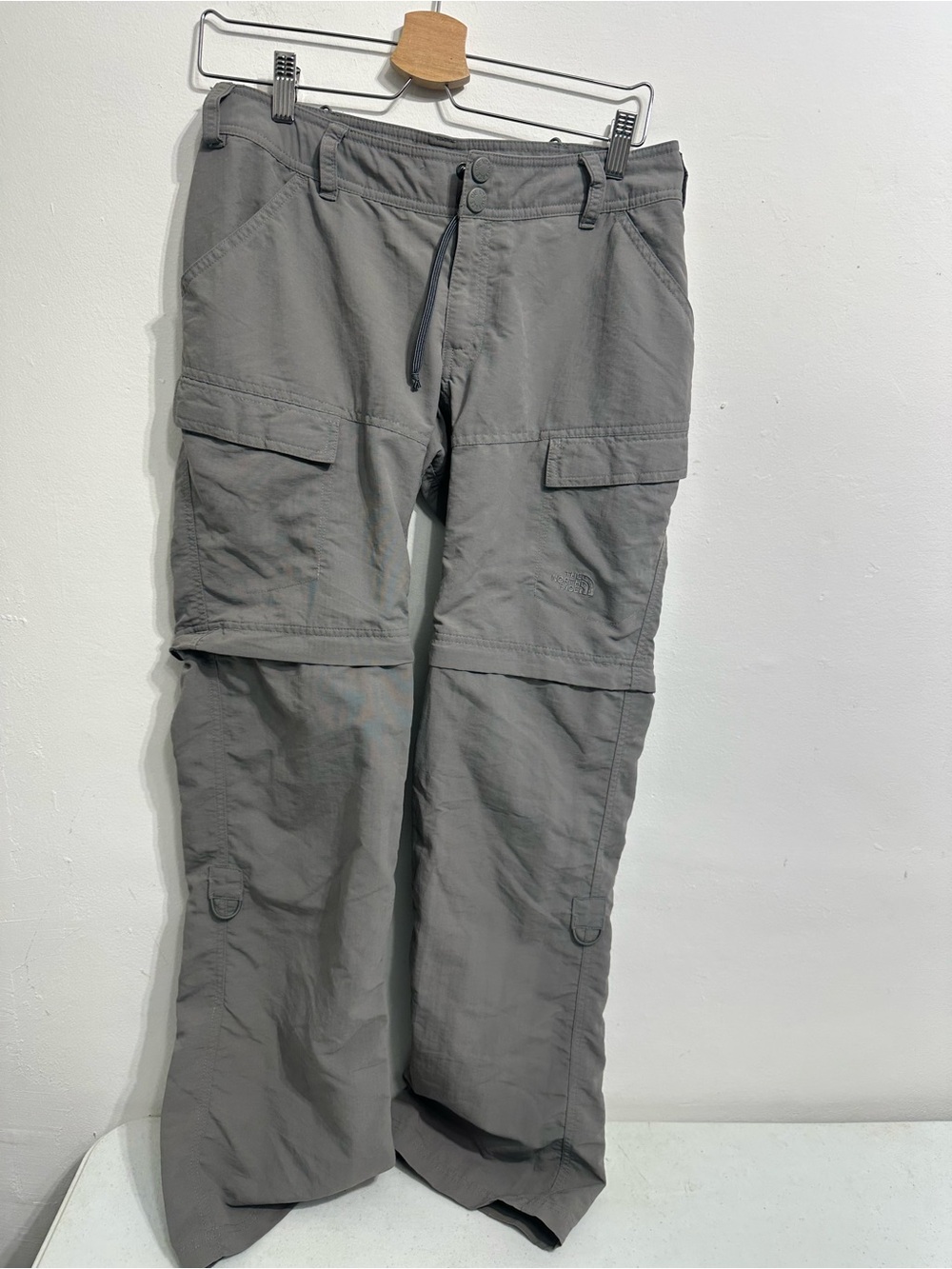 The North Face Women's Convertible
Hiking Cargo Pants Zip-Off Shorts Gray Size 4